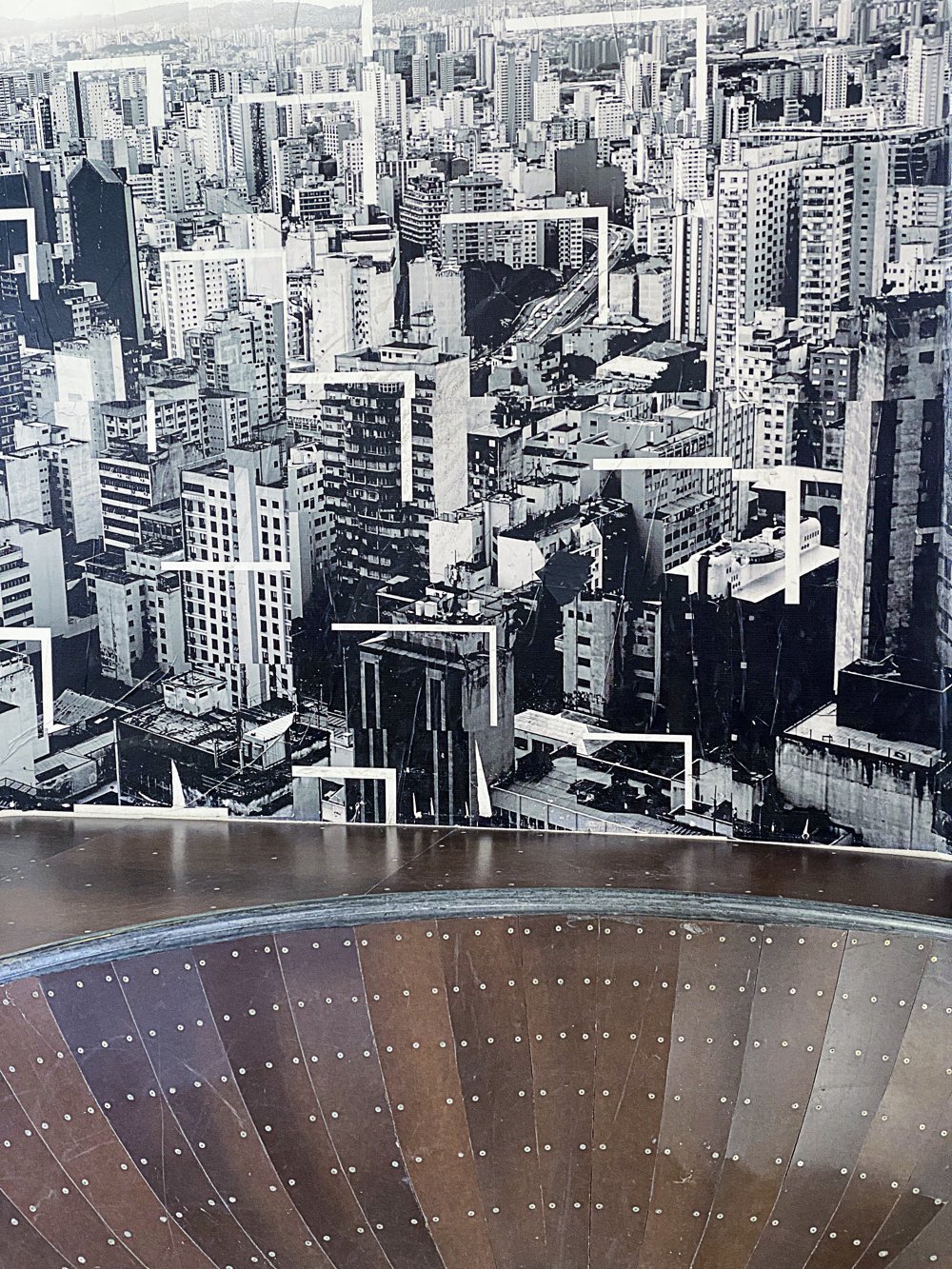 Mural da cidade de São Paulo e borda da rampa